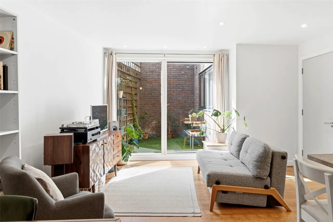 Callington Mews, Twickenham, TW2 5EY, photo 3