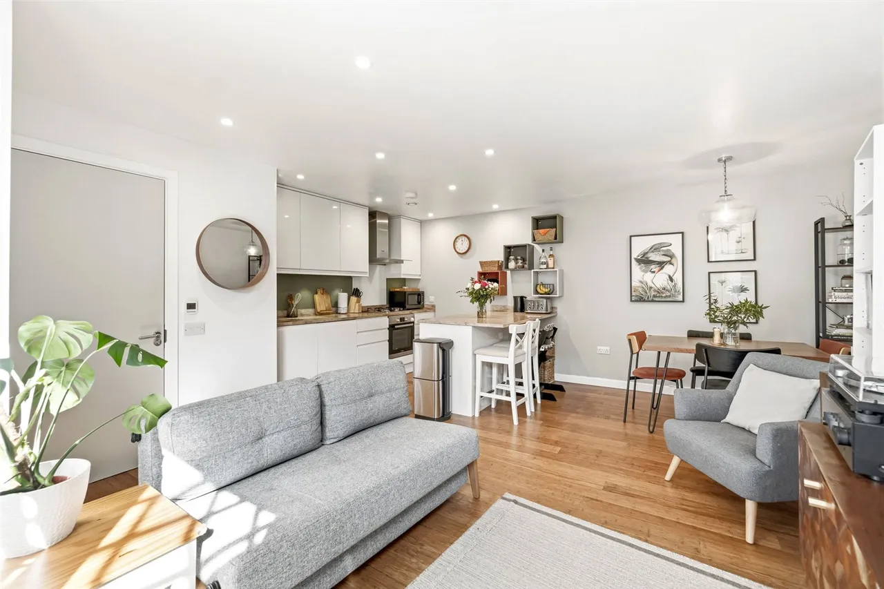 Callington Mews, Twickenham, TW2 5EY, photo 4