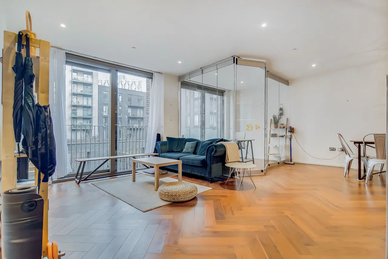 2 bed flat for sale — Apartment A43, Capital Building, Embassy Gardens, 8 New Union Square, London