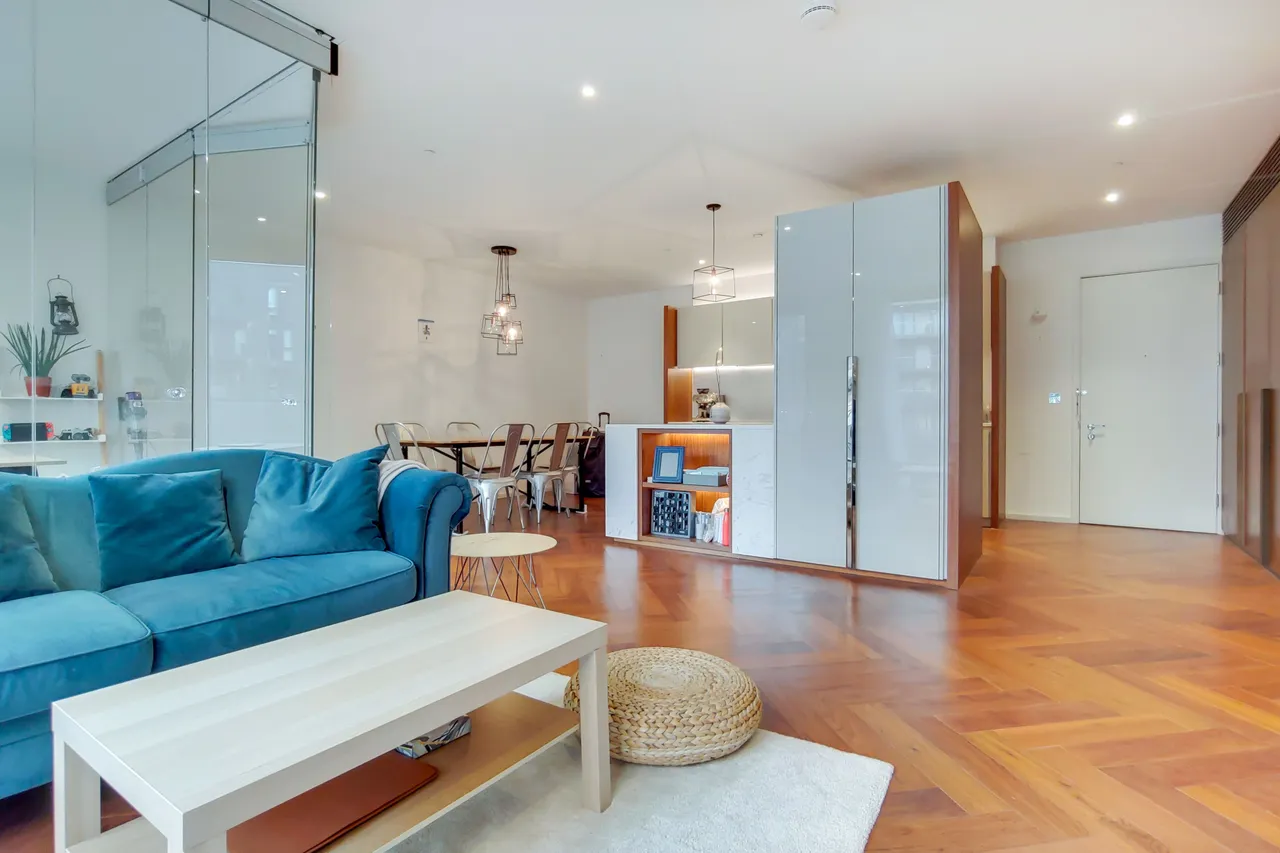Apartment A43, Capital Building, Embassy Gardens, 8 New Union Square, London, photo 2