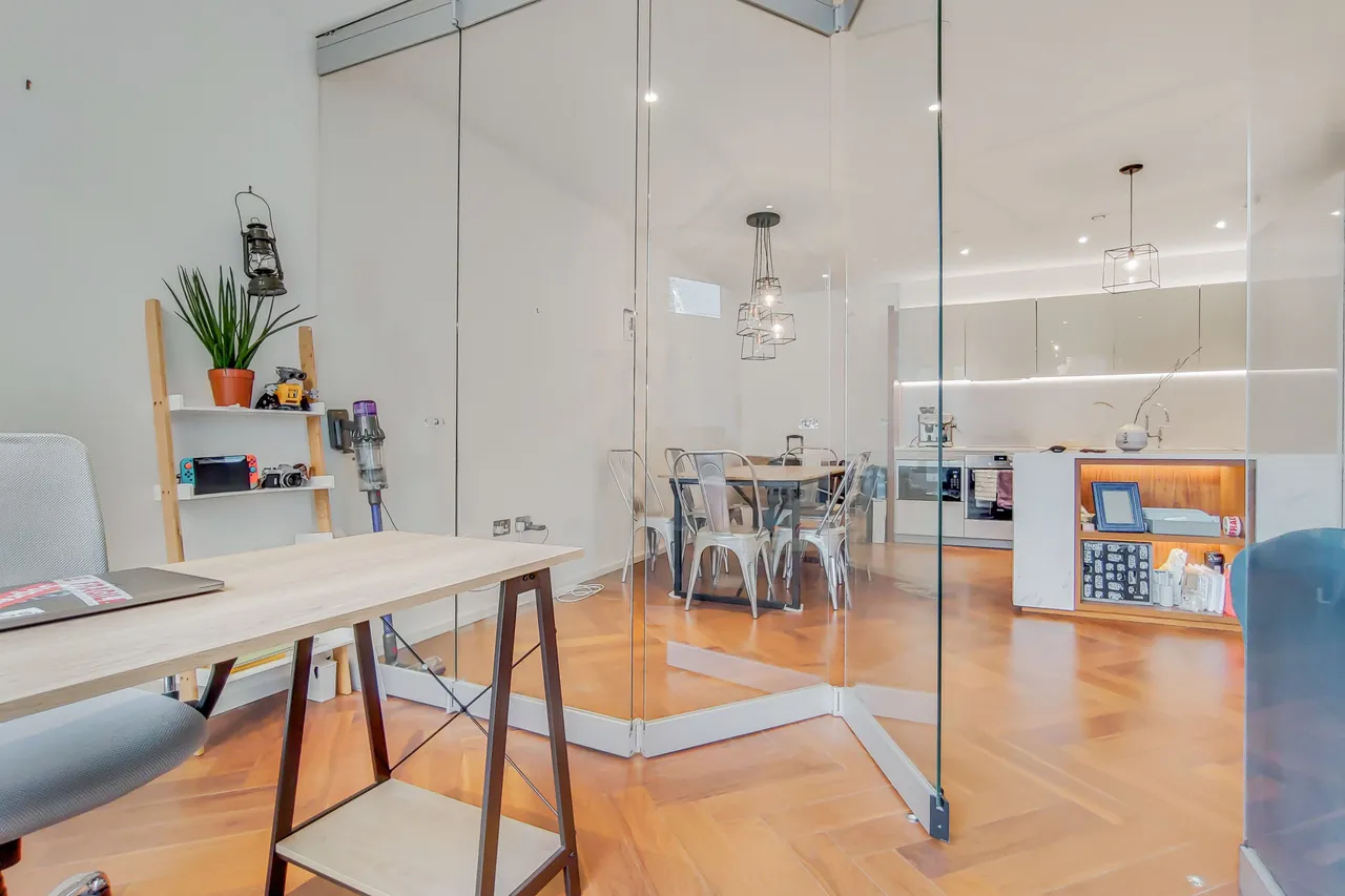 Apartment A43, Capital Building, Embassy Gardens, 8 New Union Square, London, photo 6