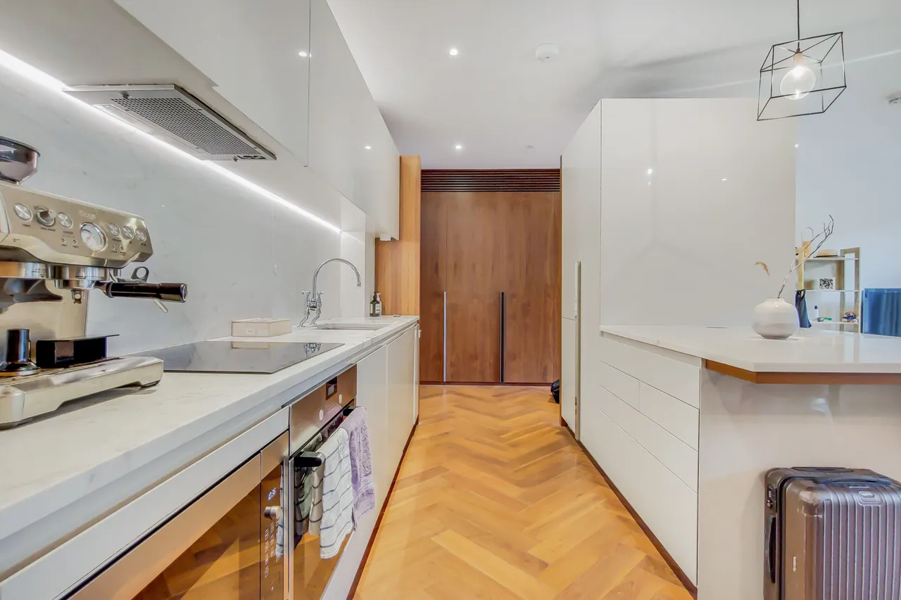 Apartment A43, Capital Building, Embassy Gardens, 8 New Union Square, London, photo 3