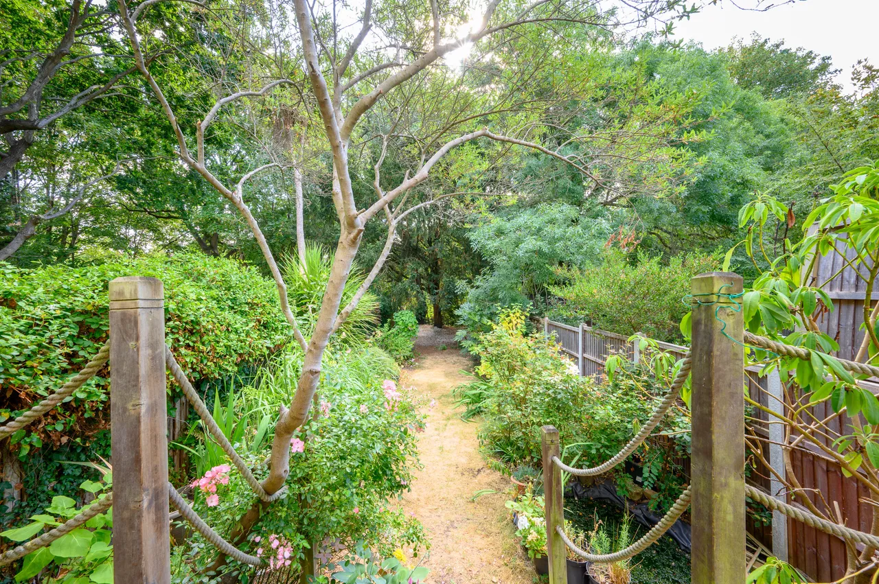 106 Holders Hill Road, London, photo 5
