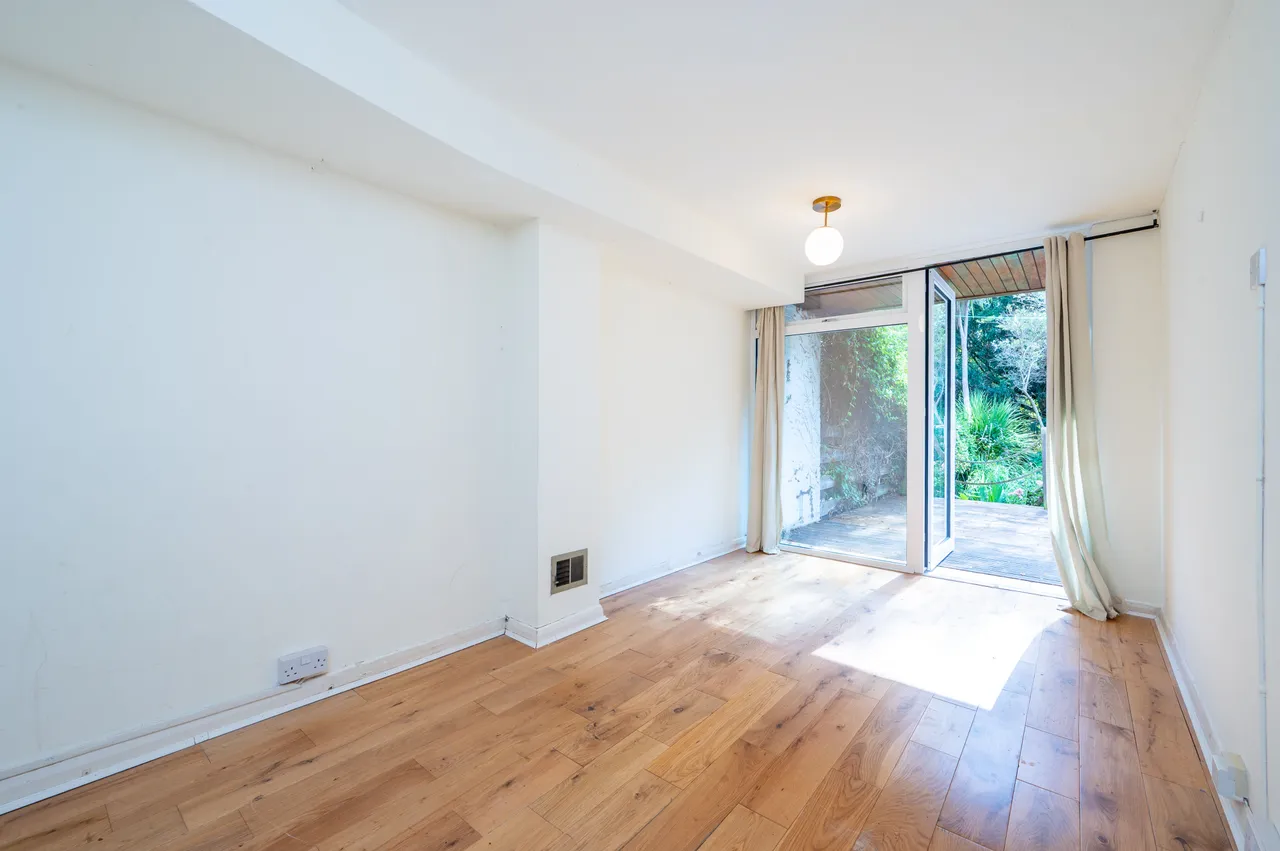 106 Holders Hill Road, London, photo 6