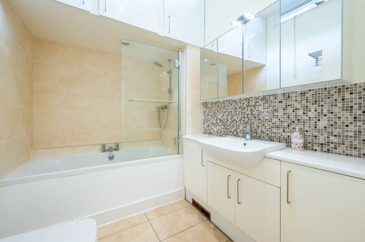 106 Holders Hill Road, London, photo 11