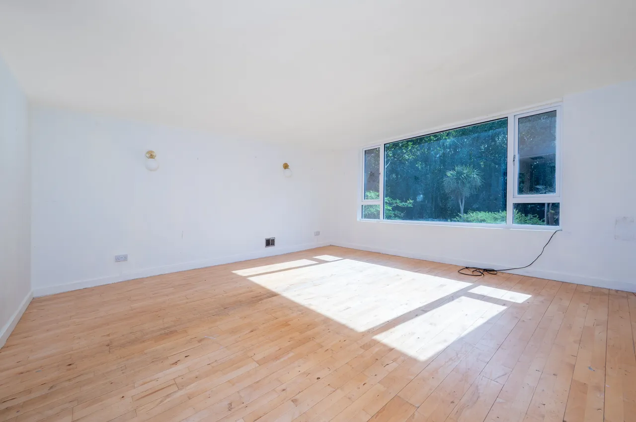 106 Holders Hill Road, London, photo 9