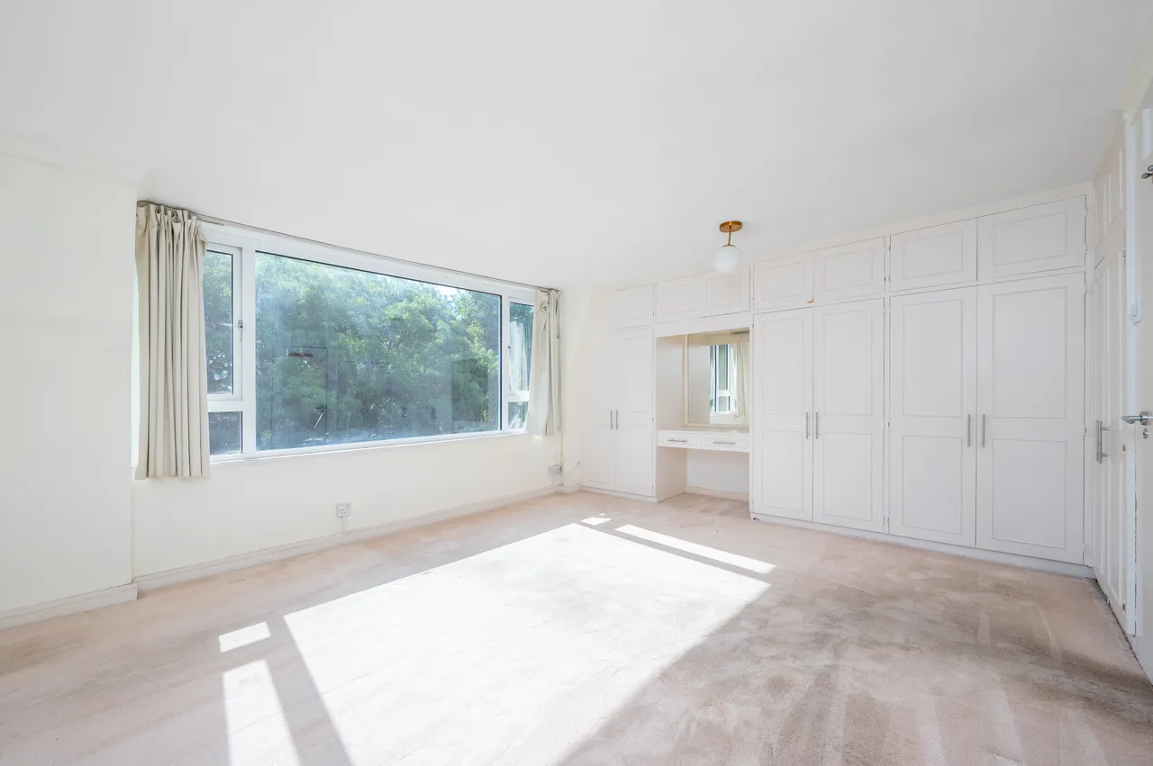 106 Holders Hill Road, London, photo 3