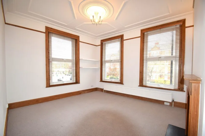2 bed property to rent, Chiswick High Road, W4