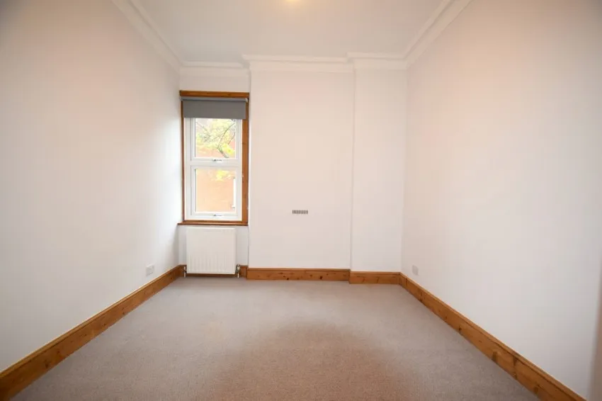 Chiswick High Road, W4, photo 12