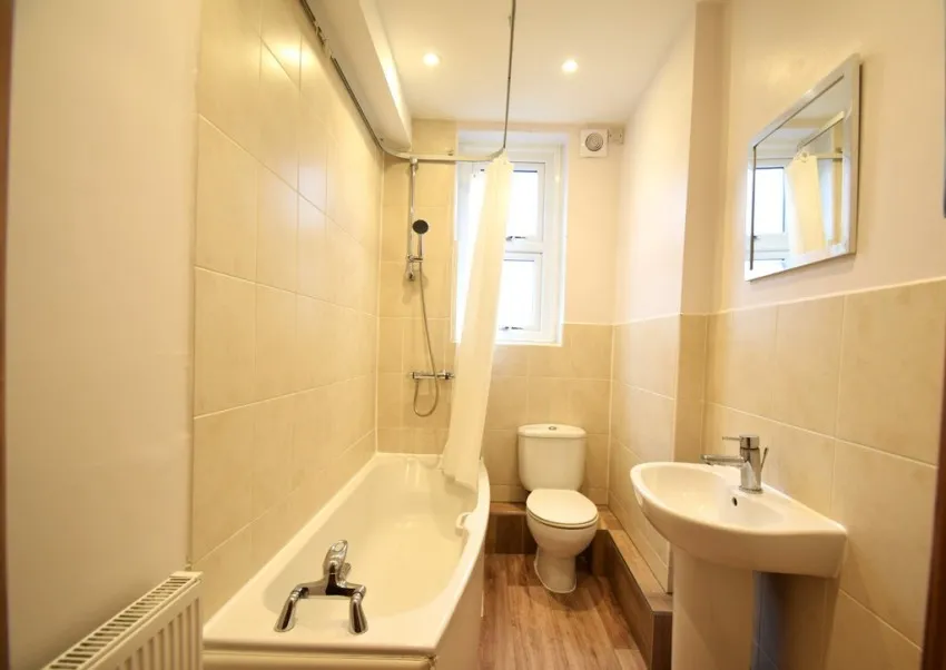 Chiswick High Road, W4, photo 8