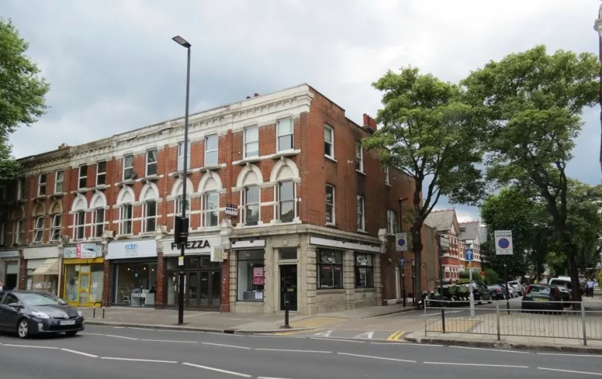 Chiswick High Road, W4, photo 4