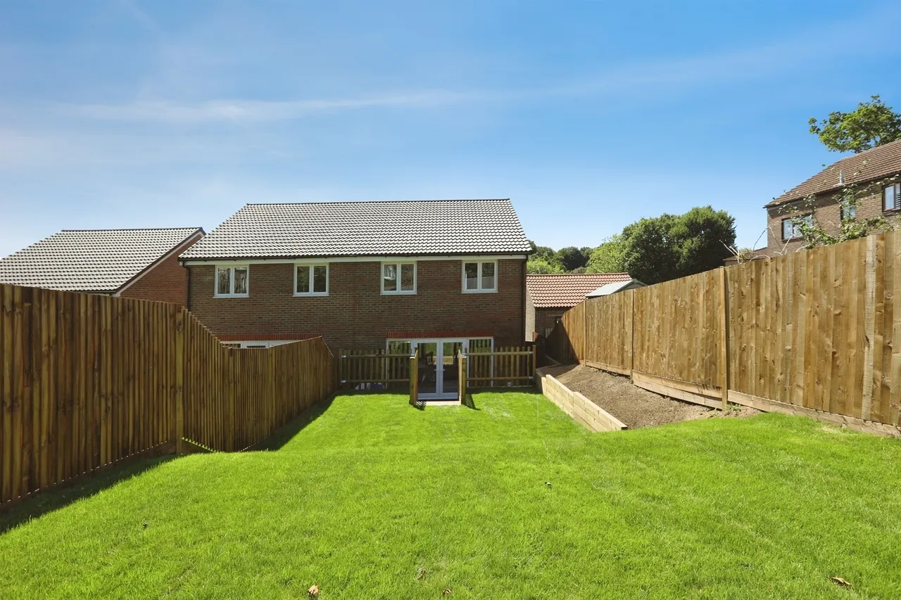 Hilders Farm Close, Crowborough, TN6, photo 4