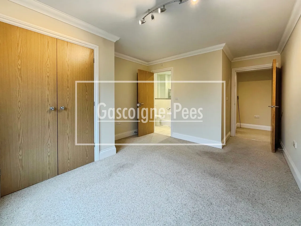 Wormley, GU8, photo 5