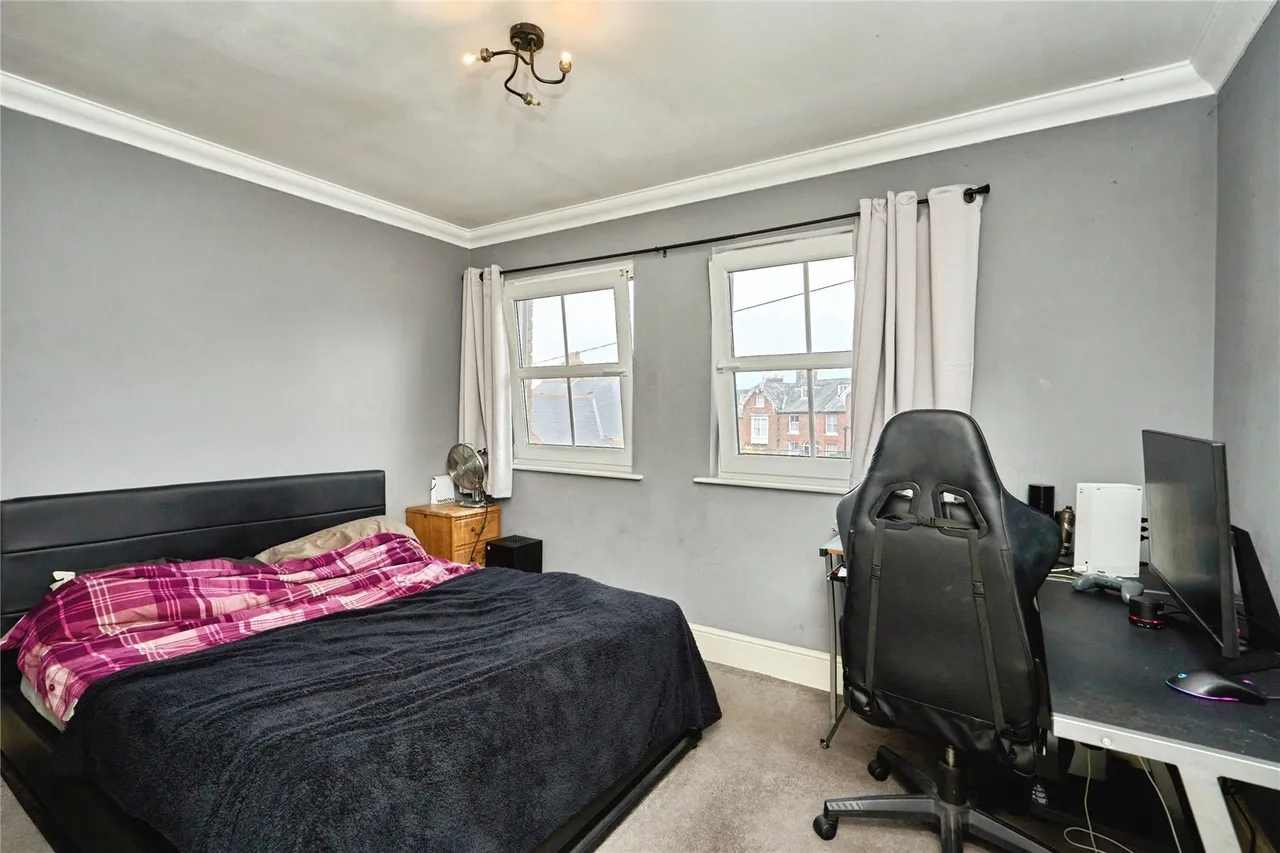 St. Johns Road, Newport, PO30, photo 11