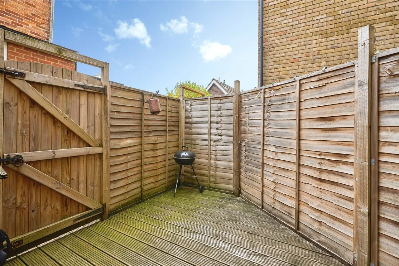 St. Johns Road, Newport, PO30, photo 16