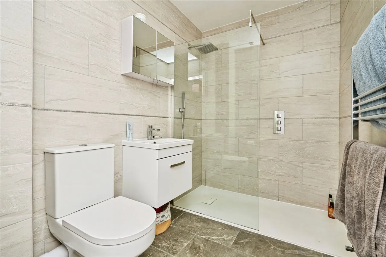 St. Johns Road, Newport, PO30, photo 10