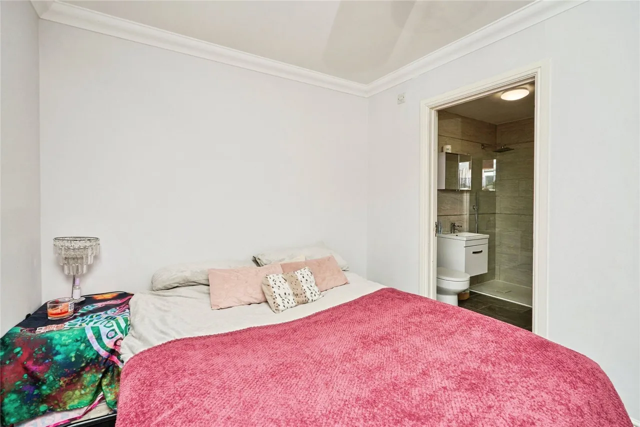 St. Johns Road, Newport, PO30, photo 9