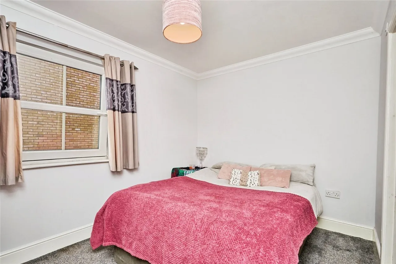 St. Johns Road, Newport, PO30, photo 8