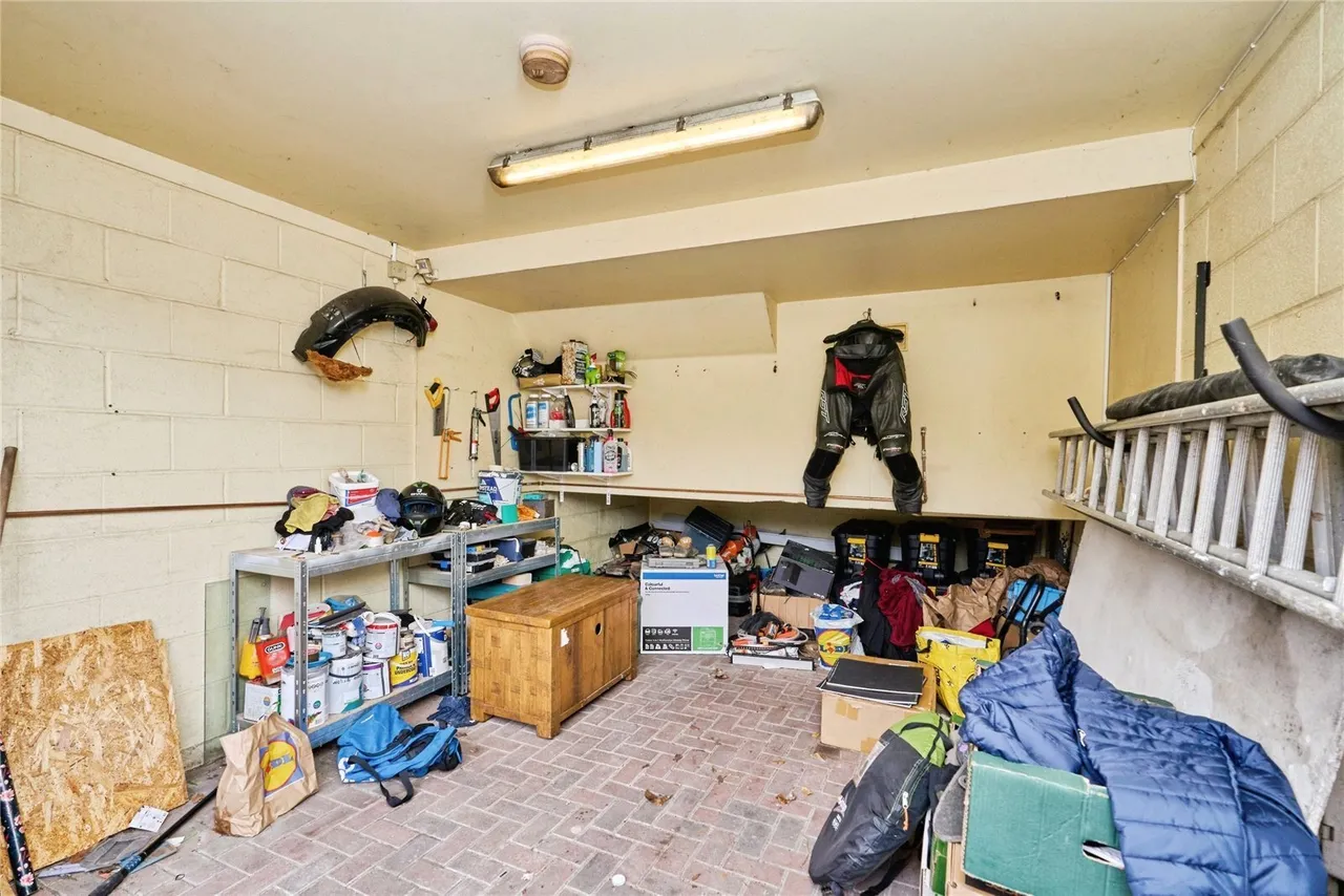 St. Johns Road, Newport, PO30, photo 18