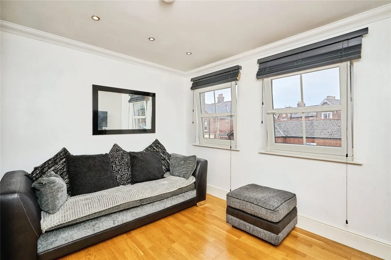St. Johns Road, Newport, PO30, photo 7