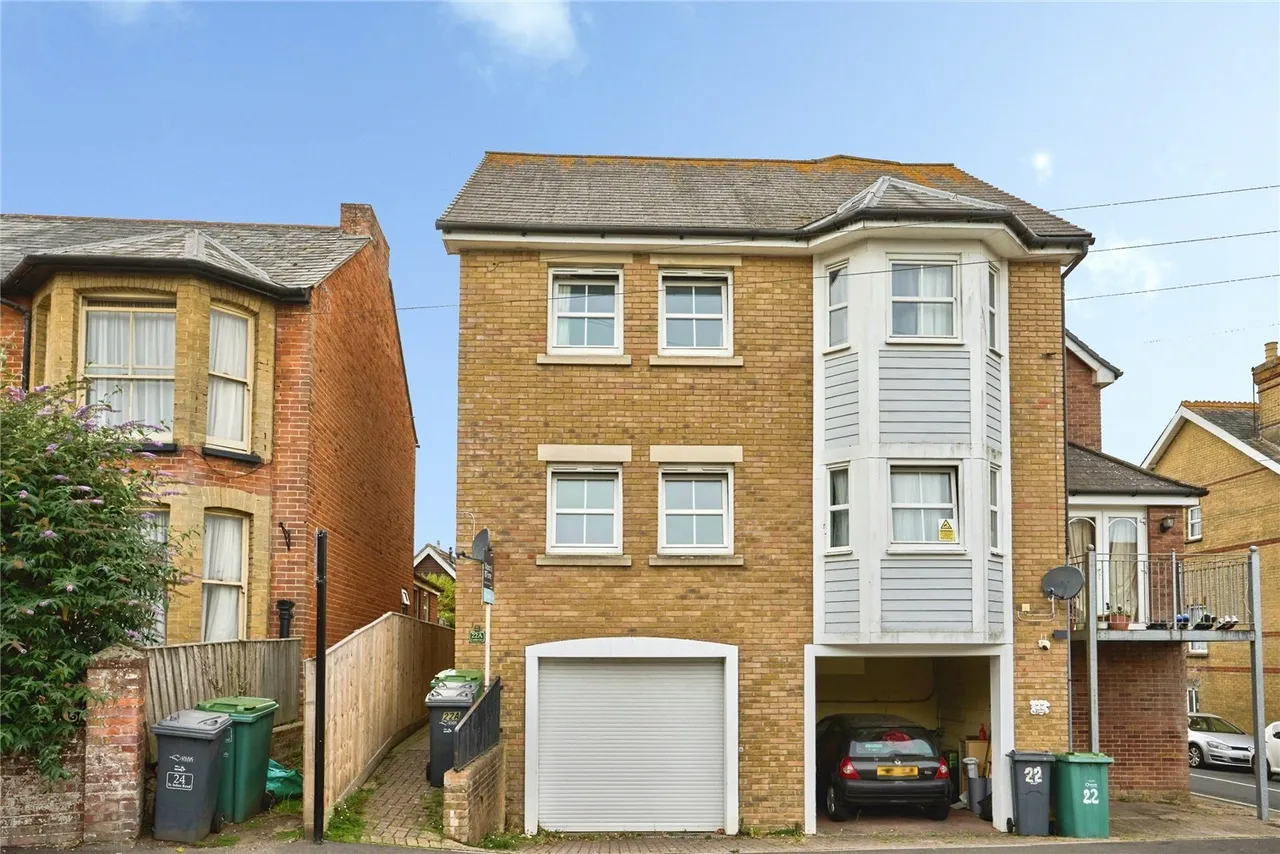 3 bed house for sale, St. Johns Road, Newport, PO30