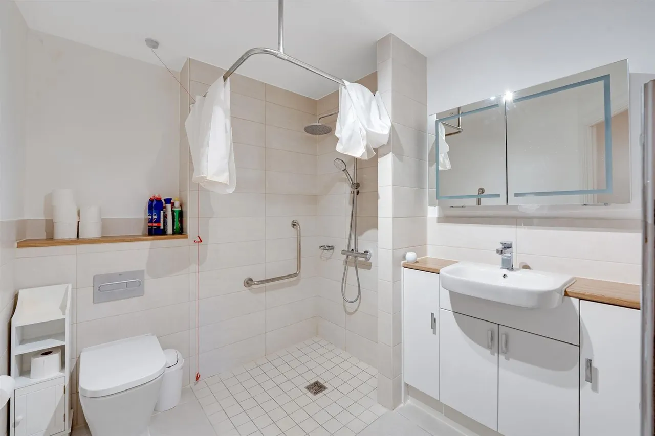 Churchfield Road, Walton-On-Thames, KT12, photo 9