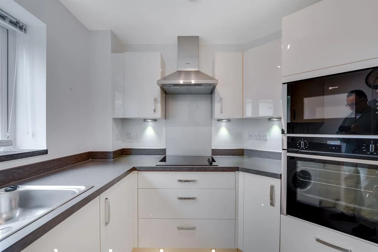 Churchfield Road, Walton-On-Thames, KT12, photo 15