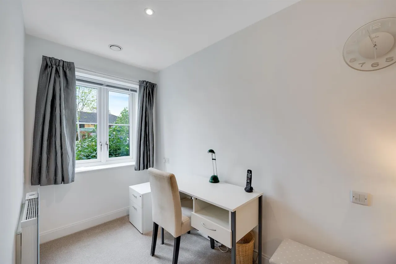 Churchfield Road, Walton-On-Thames, KT12, photo 8
