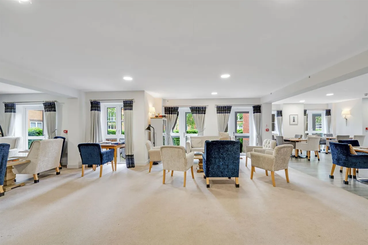 Churchfield Road, Walton-On-Thames, KT12, photo 6