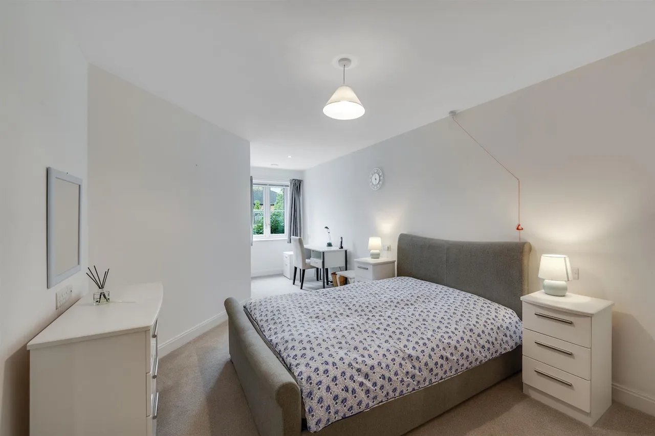 Churchfield Road, Walton-On-Thames, KT12, photo 7