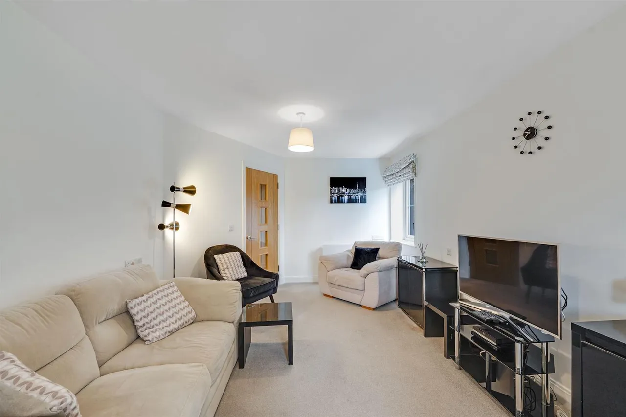 Churchfield Road, Walton-On-Thames, KT12, photo 13