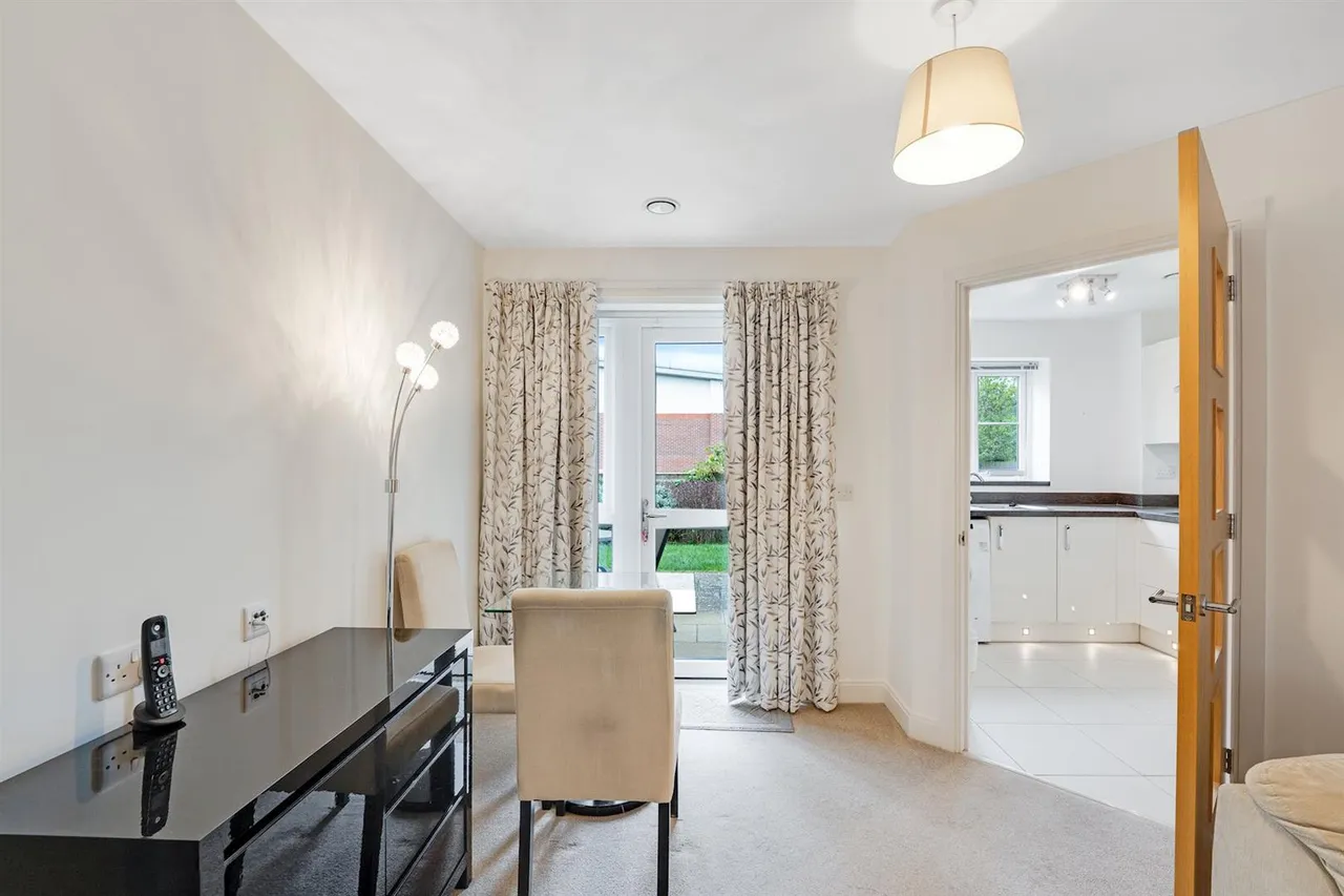 Churchfield Road, Walton-On-Thames, KT12, photo 12
