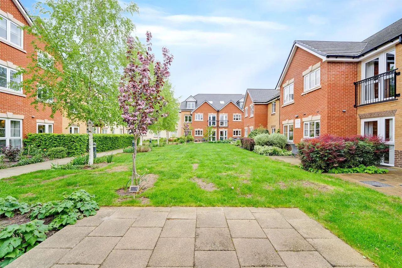 Churchfield Road, Walton-On-Thames, KT12, photo 10
