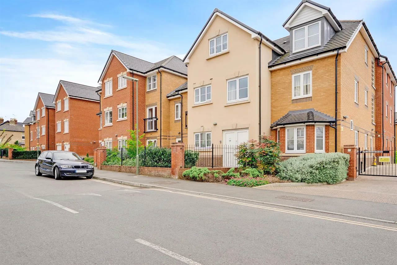 Churchfield Road, Walton-On-Thames, KT12, photo 11