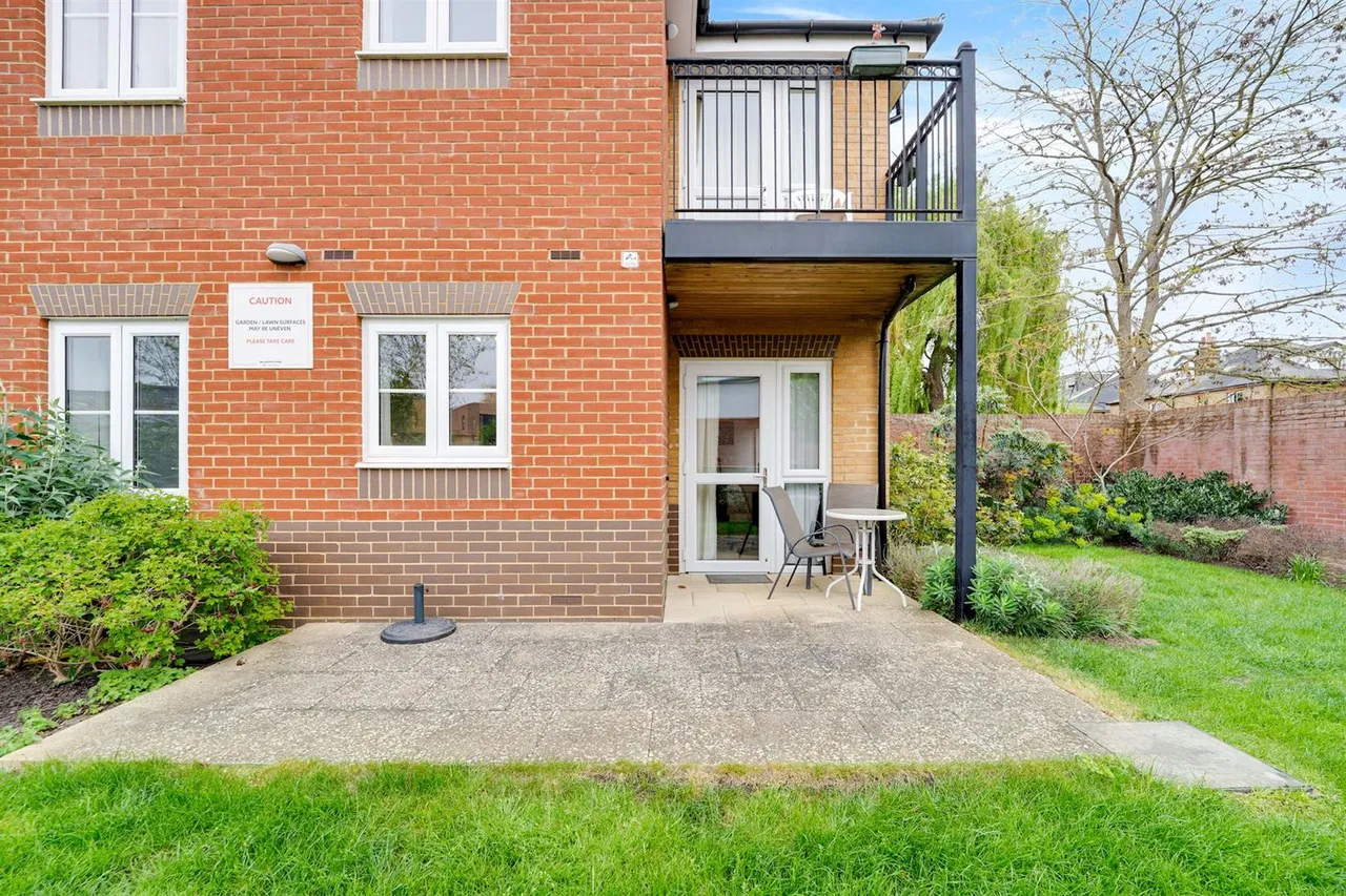 Churchfield Road, Walton-On-Thames, KT12, photo 3