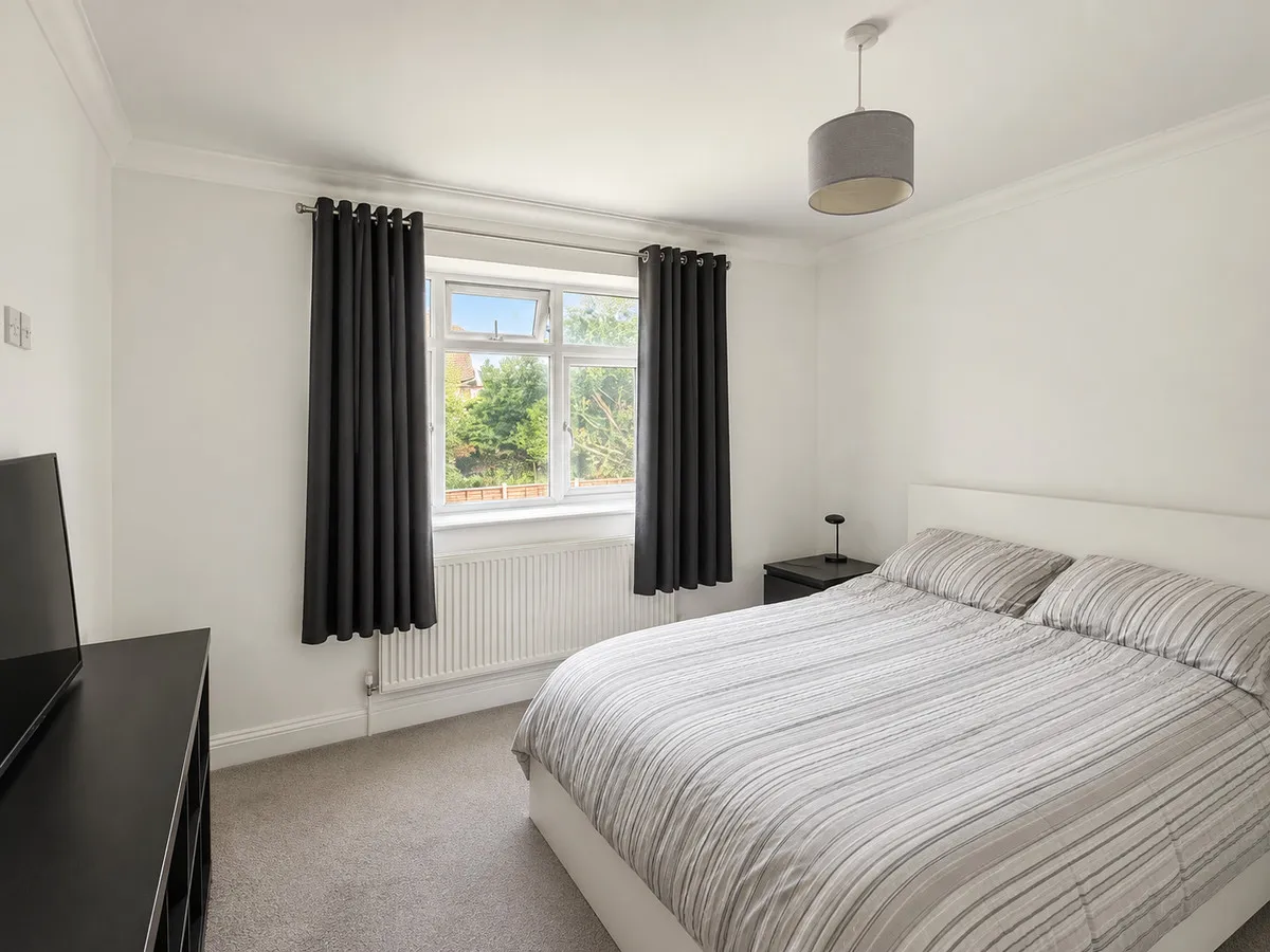 Saffron Road, Romford, Collier Row, RM5 3ES, photo 7