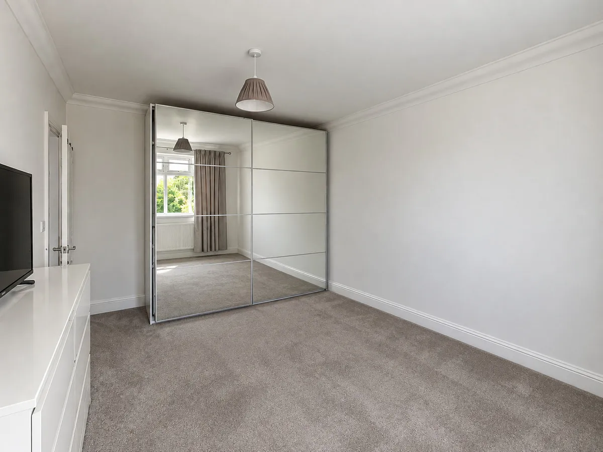 Saffron Road, Romford, Collier Row, RM5 3ES, photo 8
