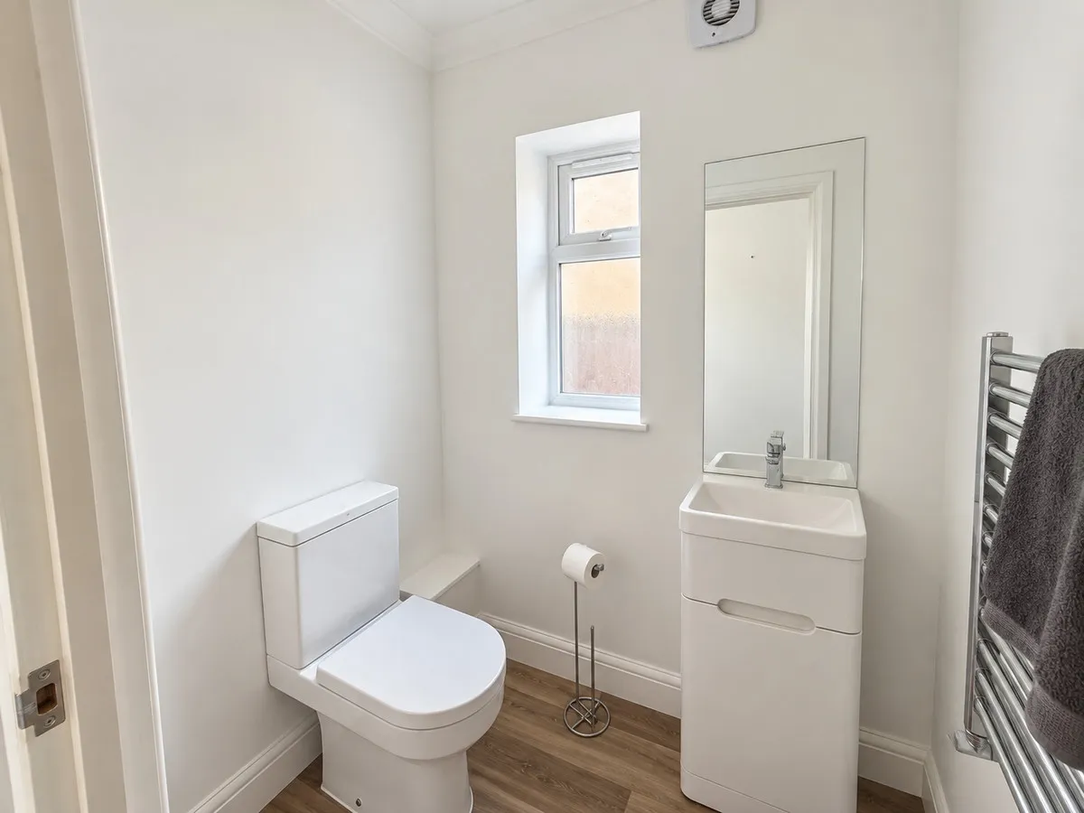 Saffron Road, Romford, Collier Row, RM5 3ES, photo 4