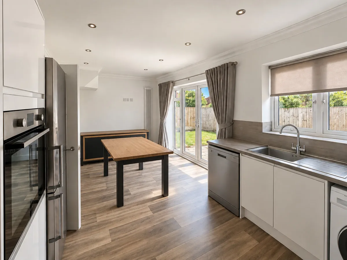 Saffron Road, Romford, Collier Row, RM5 3ES, photo 5