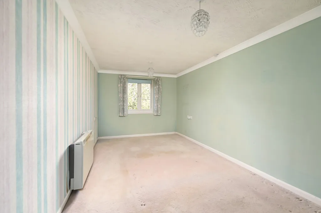 Yorktown Road, College Town, GU47, photo 5