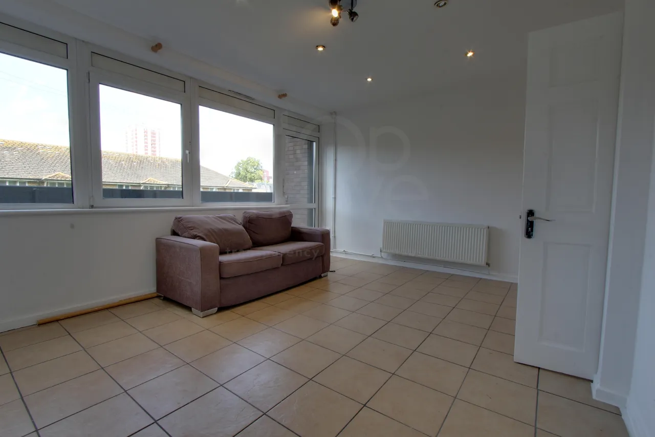 3 bed flat for sale, Mursell Estate, London, SW8