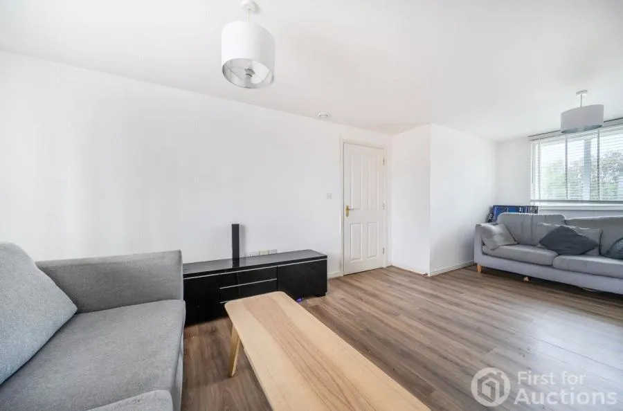 Saltash Road, Swindon, SN2, photo 4