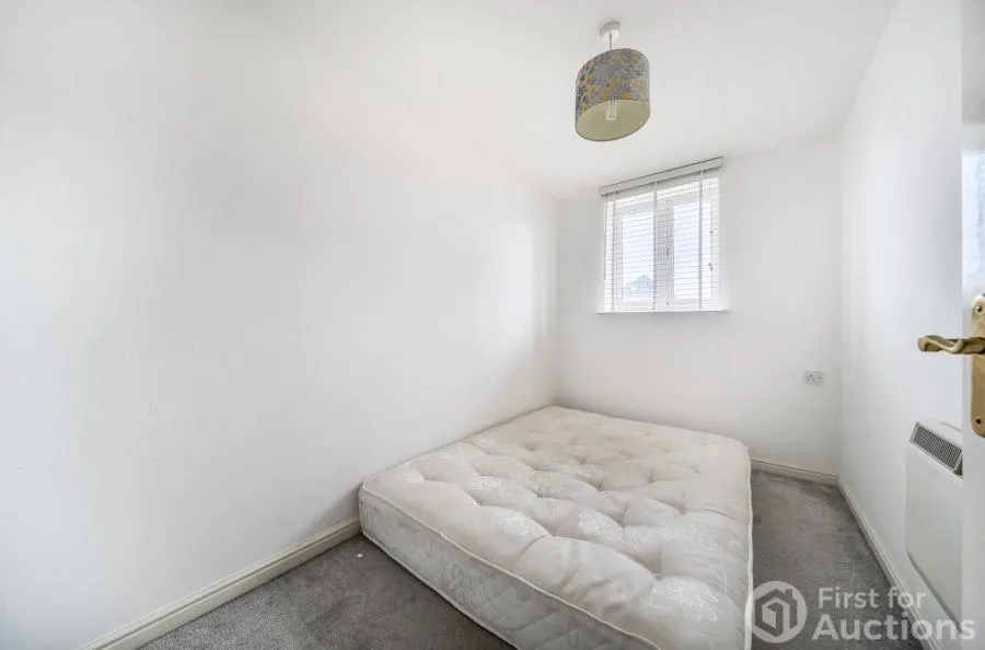Saltash Road, Swindon, SN2, photo 9