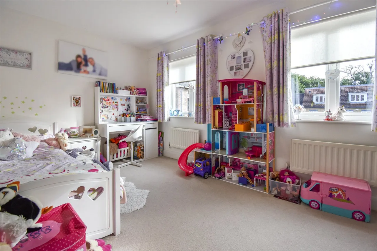 Rhyll Gardens, Aldershot, Hampshire, GU11 3UA, photo 12