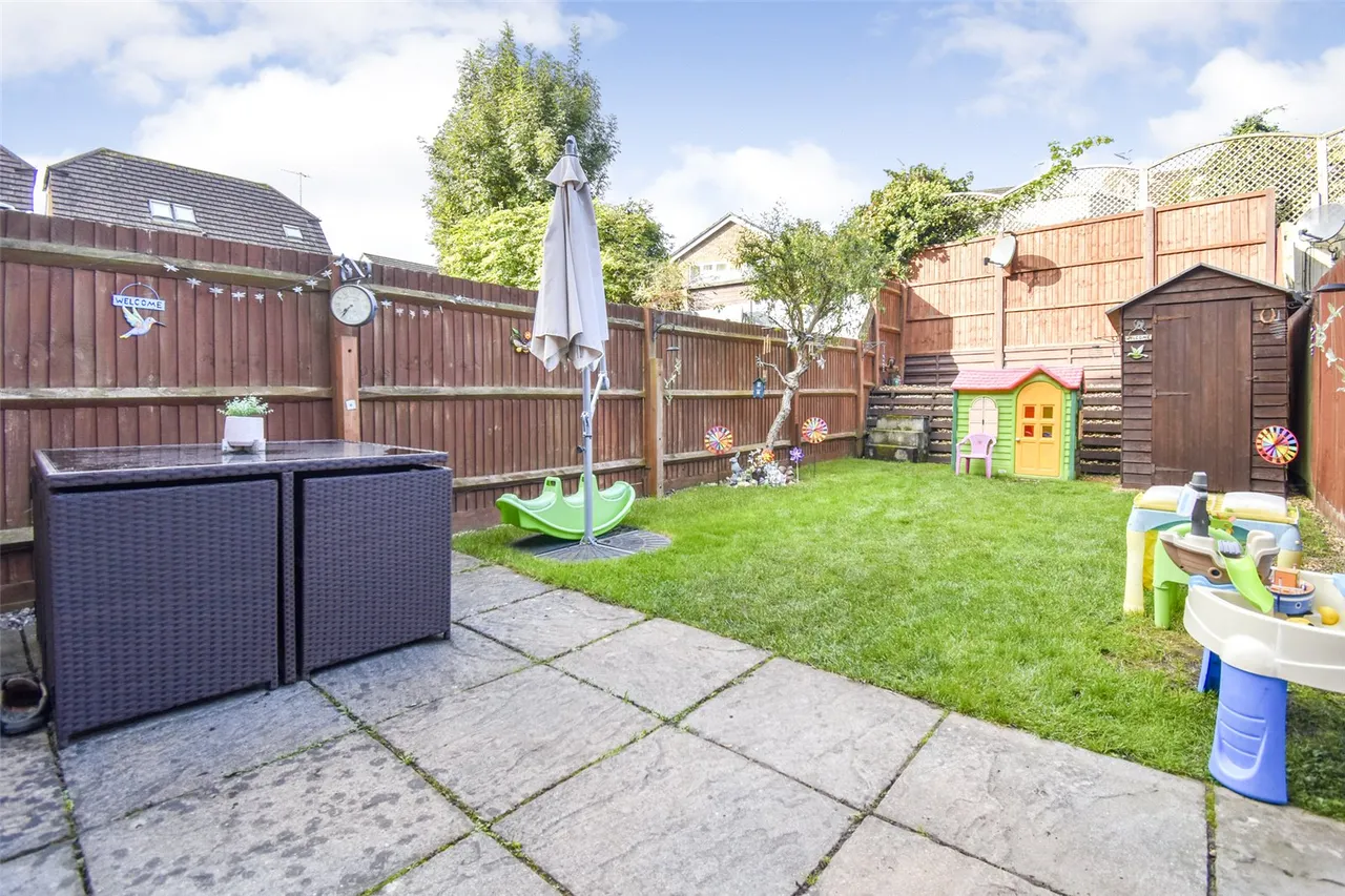 Rhyll Gardens, Aldershot, Hampshire, GU11 3UA, photo 9