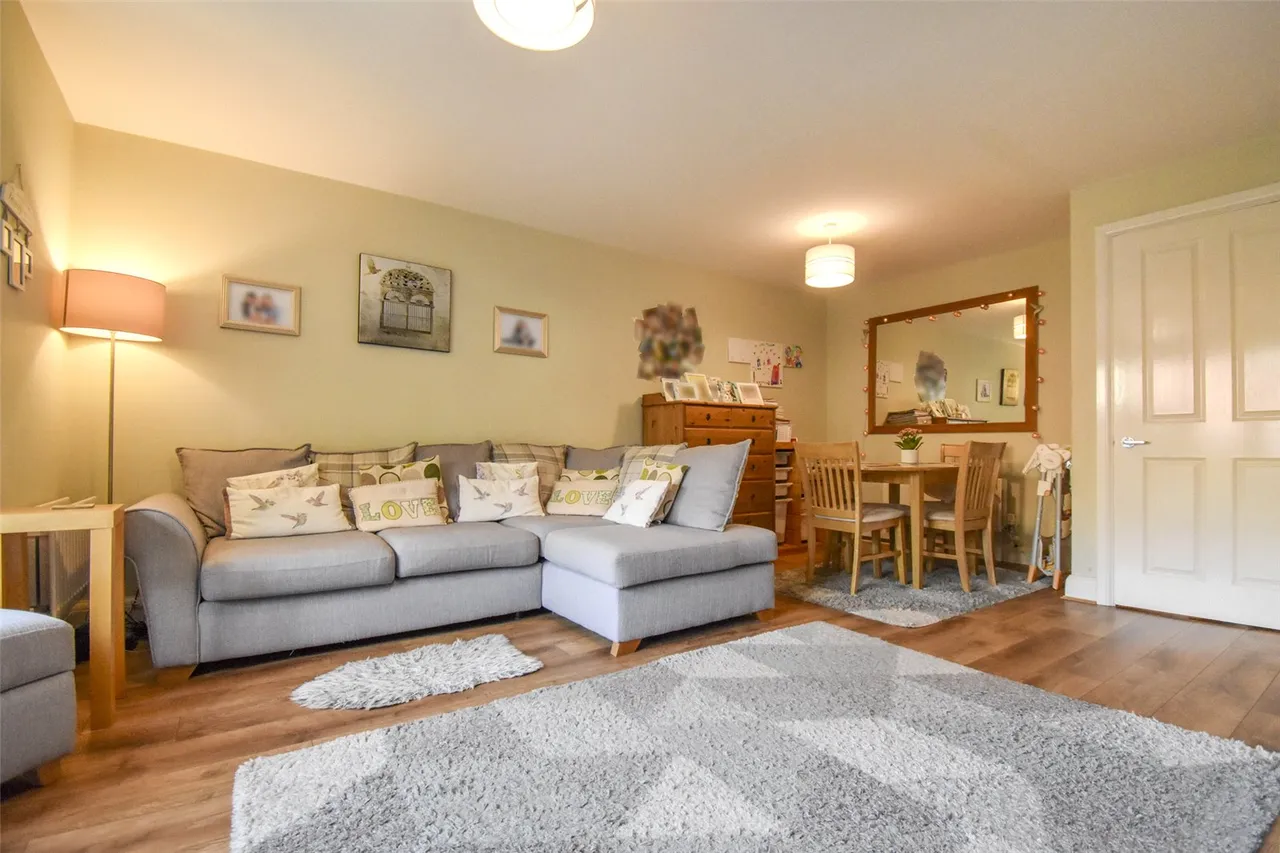 Rhyll Gardens, Aldershot, Hampshire, GU11 3UA, photo 3