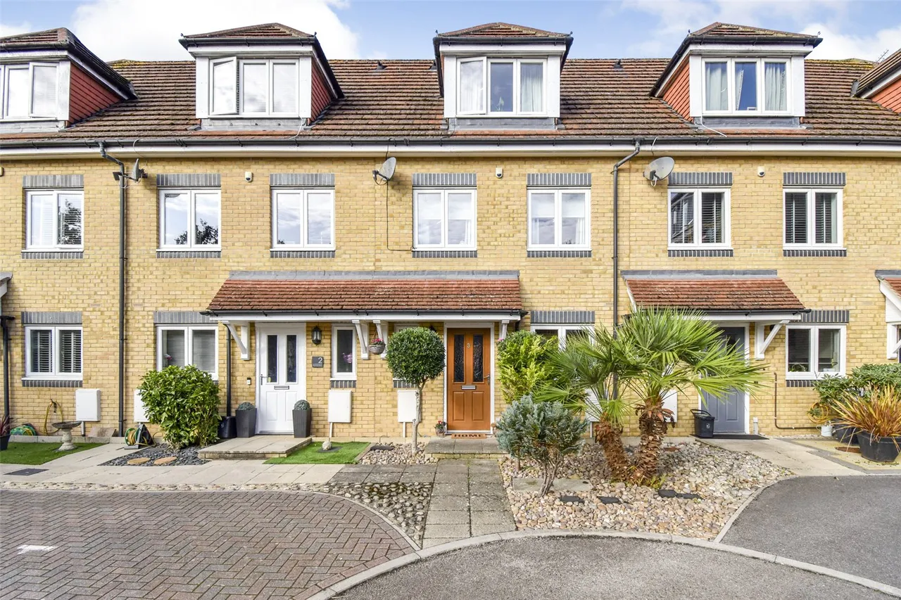 3 bed house for sale — Rhyll Gardens, Aldershot, Hampshire, GU11 3UA