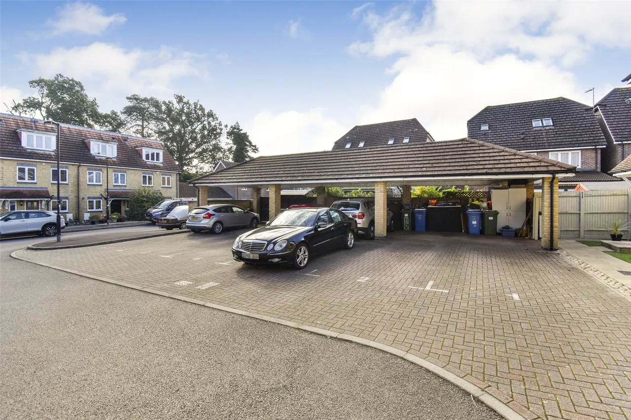 Rhyll Gardens, Aldershot, Hampshire, GU11 3UA, photo 16