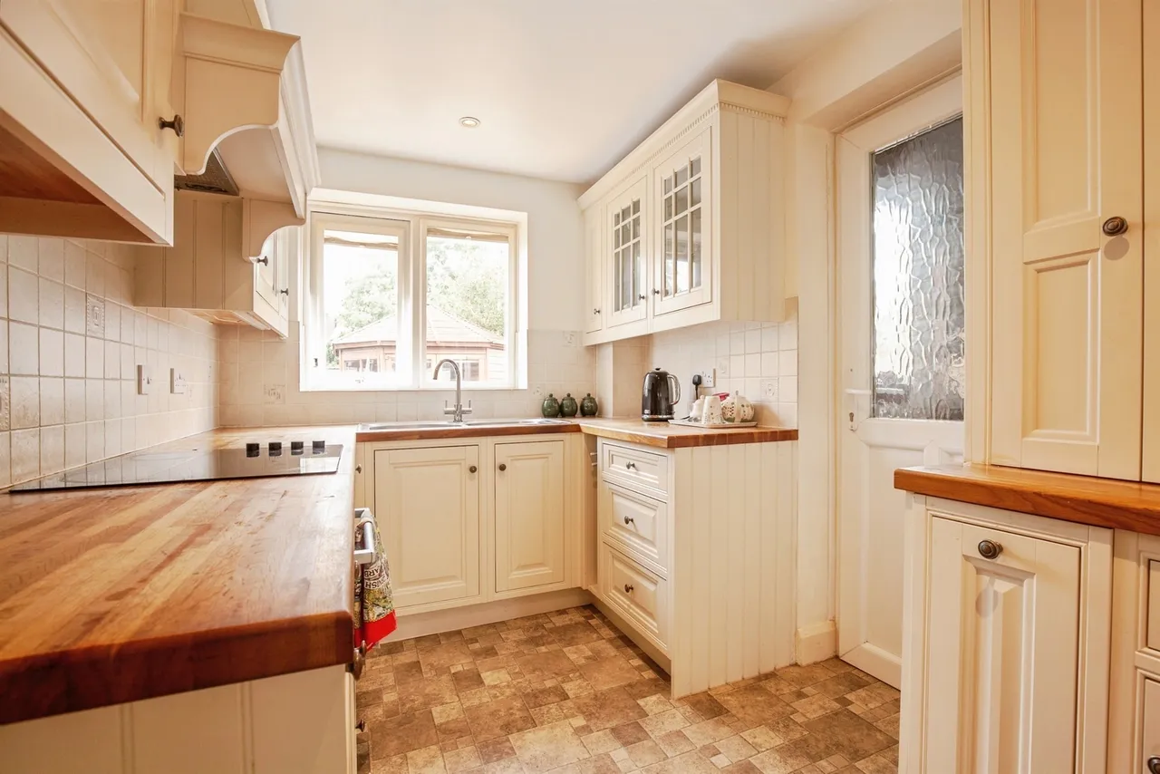 Chanctonbury Road, Burgess Hill, RH15, photo 12