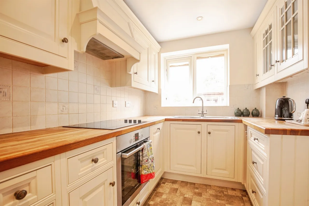 Chanctonbury Road, Burgess Hill, RH15, photo 13